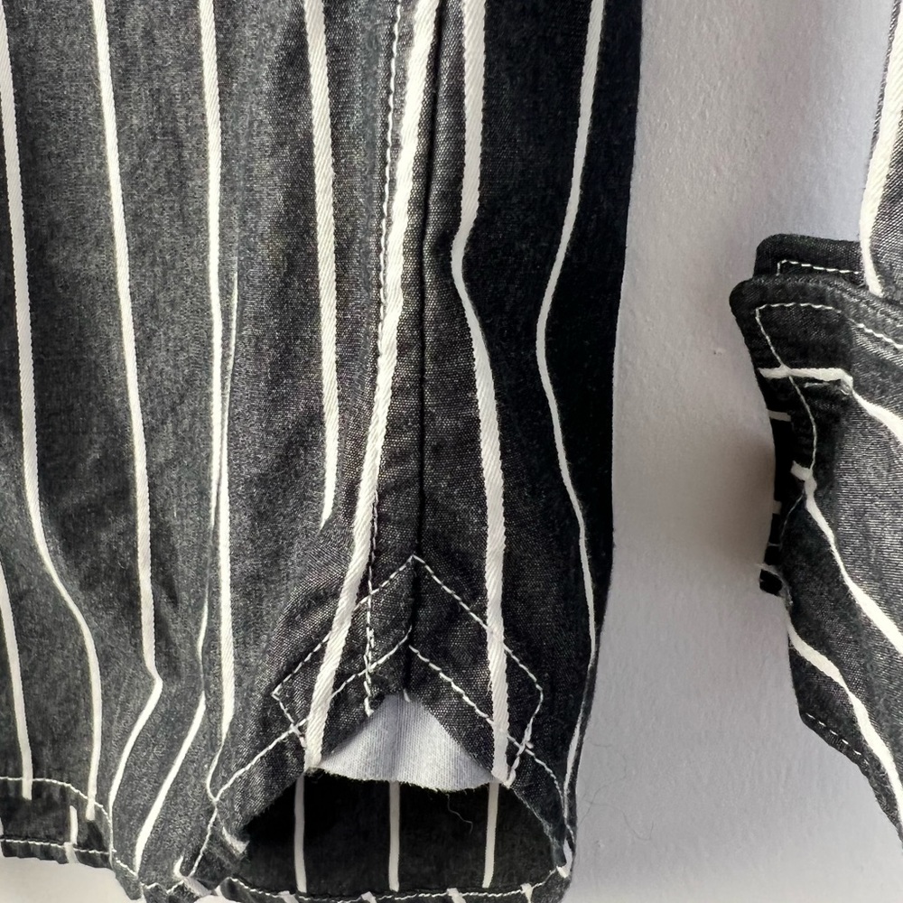 American Eagle- woman’s pinstripe button down shirt- Size XS - Picture 8 of 10